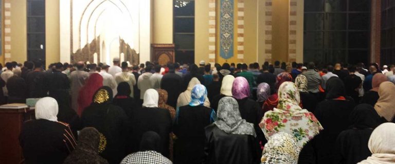 মসজিদে কি নারী-পুরুষ পরস্পর কথা বলতে পারবে?