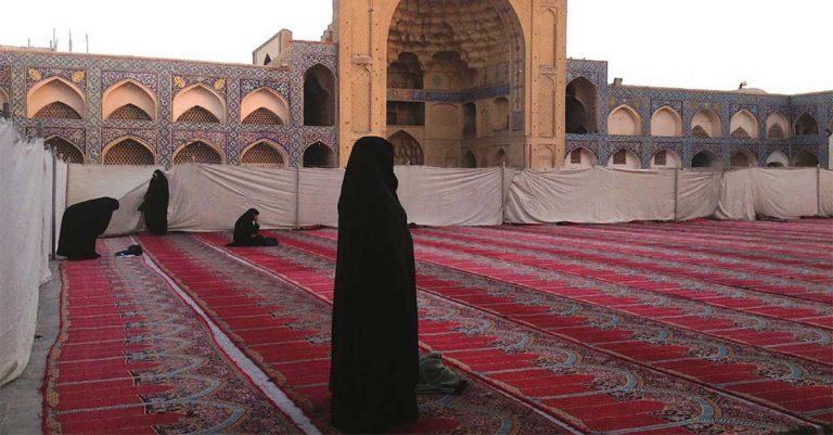 নারীরা কি আযান দিতে ও ইমামতি করতে পারবে?